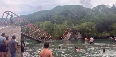 Colapsa puente peatonal en playa de Colima; dos lesionados leves