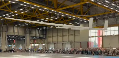 De las aulas al Guinness: el colosal avión de papel italiano que rompió un récord