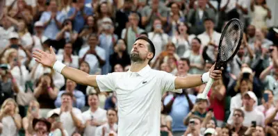 Djokovic vence a Tsitsipas en tres sets y avanza en Wimbledon