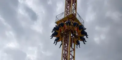 Falla en atracción de caída libre deja a 12 atrapados en Feria de Chalco