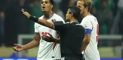 FIFA suspende dos partidos a Quansah; Tuchel critica favoritismo