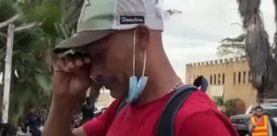 Padre venezolano busca a su hijo entre escombros tras terremotos