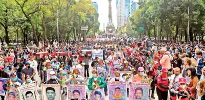 Padres de los 43 se oponen a Comisión de la Verdad y recomendación de la CNDH