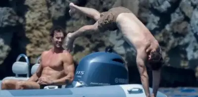 Pedro Pascal disfruta del verano en Mallorca con modelo y actores en lujoso yate
