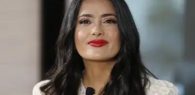 Penélope Cruz maquilló a Salma Hayek a la luz de velas en los 90