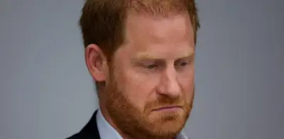 Príncipe Harry enfrenta millonaria deuda tras perder demanda contra Daily Mail