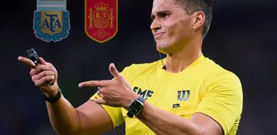 Árbitro mexicano Guillermo Pacheco al VAR en la Final del Mundial 2026