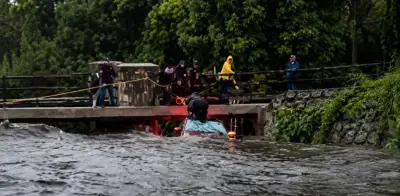 Rescatan a pareja arrastrada por río tras fuertes lluvias en Tlaxcala