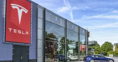 Tesla sacrifica rentabilidad para acelerar inversión en IA, robotaxis y robótica