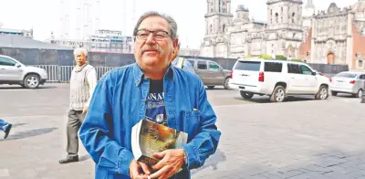 Trabajadores del FCE piden respaldo a Taibo II ante denuncia de homofobia