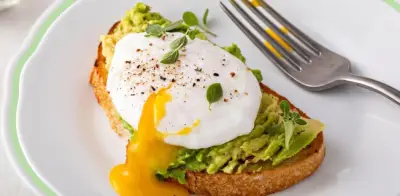 Truco para hacer huevos pochados perfectos en casa fácilmente