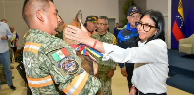 Venezuela dona perra rescatista a México y capacita a dos más en Defensa