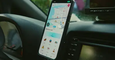 Waze usará IA para llevarte a la gasolinera más barata y renueva modo moto
