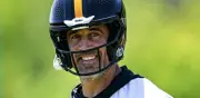 Aaron Rodgers revela que su esposa lo convenció de jugar una temporada más con Steelers