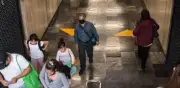 Adulta mayor cae en Metro Zócalo por falta de alumbrado tras rehabilitación
