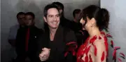 Aislinn Derbez y Mauricio Ochmann evitan beso en premier; rumores de reconciliación