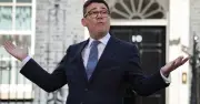 Andy Burnham asume como primer ministro británico con plan de 10 años
