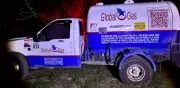Aseguran dos pipas con gas LP ilícito en Puebla; cinco detenidos
