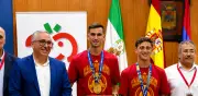 Campeones del mundo reciben su peso en tomates: el insólito homenaje a Gavi y Fabián Ruiz