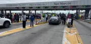 Cierran autopista México-Puebla exigiendo liberación de maestros en Ixtapaluca