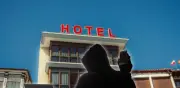 Cómo evitar fraudes al reservar hoteles y proteger tu dinero en 2026
