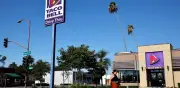 Demandan a Taco Bell en Míchigan por brote de ciclosporiasis que afecta a más de 7,000 personas