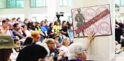 Denuncian operativos a modo contra migrantes: agentes de ICE se plantan para justificar disparos