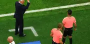 Deschamps critica arbitraje de Barton tras eliminación de Francia en Semifinal