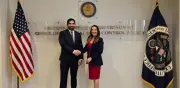 Embajador Lazzeri y Sara Carter dialogan sobre cooperación antidrogas