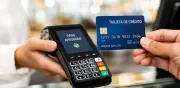 Endeudamiento de hogares mexicanos crece por crédito de fintechs, alerta Moody's