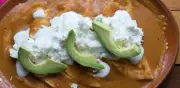 Enfrijoladas cremosas rellenas de queso panela: receta fácil y deliciosa