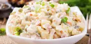 Ensalada rusa con pollo: receta fácil y fresca para el verano