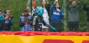George Russell abandona en Bélgica tras toque con Hamilton en la primera vuelta