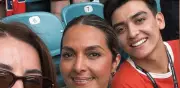 Gilberto Mora asiste al Noruega vs Inglaterra con su representante Rafaela Pimenta