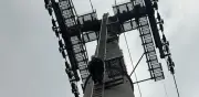 Hombre escala estructura del Cablebús en GAM; servicio afectado