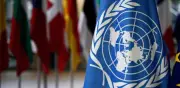 Hombre muere al prenderse fuego frente a la ONU en Nueva York