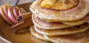 Hot cakes de manzana, avena y canela: esponjosos y saludables