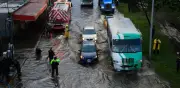 Inundaciones en Santa Martha Acatitla: vecinos denuncian falta de apoyo de Iztapalapa