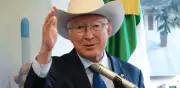 Ken Salazar responde a Sheinbaum: ni avión, piloto ni operación de EU en caso Mayo Zambada