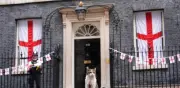 Larry, el gato de Downing Street, recibe a su séptimo primer ministro