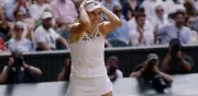 Linda Nosková clasifica a la final de Wimbledon y asegura hito checo