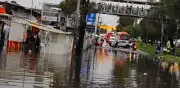 Lluvia con granizo inunda CDMX y suspende servicio en Línea A del Metro