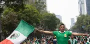Lluvia y alegría: afición mexicana abarrota el Ángel antes del México-Inglaterra