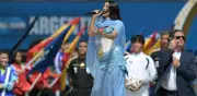 María Becerra y el vestido de la bandera argentina en la clausura del Mundial 2026