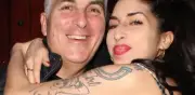 Mitch Winehouse pierde juicio y deberá pagar casi un millón de libras a amigas de Amy