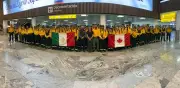 México envía 100 brigadistas a Canadá para combatir incendios forestales