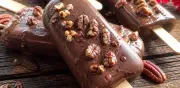 Paletas de nuez cubiertas de chocolate: receta fácil y cremosa