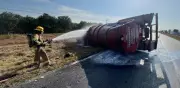 Pipa de gasolina volcada en Carretera Nacional en Linares, NL