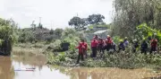 Policía de Santa Clara Ocoyucan es arrastrado por crecida del río Atoyac en Puebla