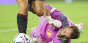 Premier League castigará a porteros con un minuto con 10 jugadores por simular lesiones